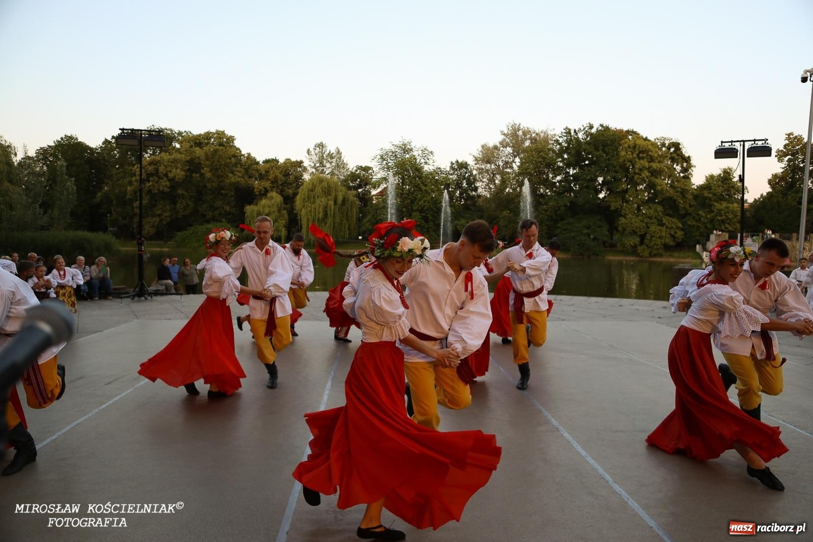 Zdjęcie w galerii na portalu naszraciborz.pl: Noc Świętojańska znów rozświetliła Park Roth - foto na bis! wiadomości z regionu