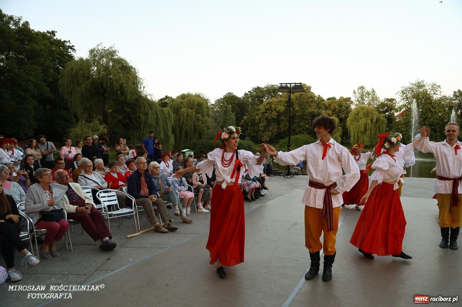 Zdjęcie w galerii na portalu naszraciborz.pl: Noc Świętojańska znów rozświetliła Park Roth - foto na bis! wiadomości z regionu