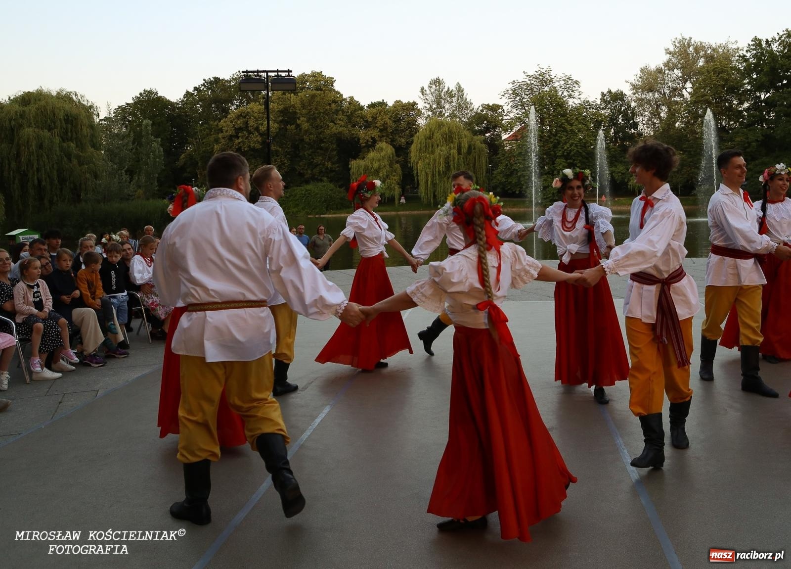Zdjęcie w galerii na portalu naszraciborz.pl: Noc Świętojańska znów rozświetliła Park Roth - foto na bis! wiadomości z regionu
