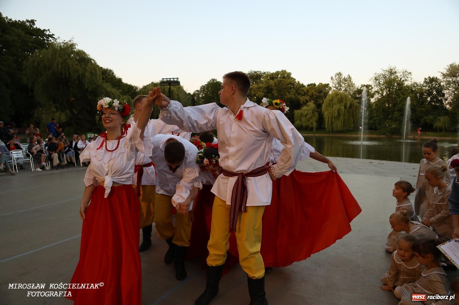 Zdjęcie w galerii na portalu naszraciborz.pl: Noc Świętojańska znów rozświetliła Park Roth - foto na bis! wiadomości z regionu