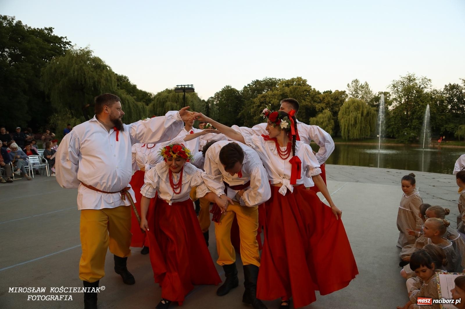 Zdjęcie w galerii na portalu naszraciborz.pl: Noc Świętojańska znów rozświetliła Park Roth - foto na bis! wiadomości z regionu
