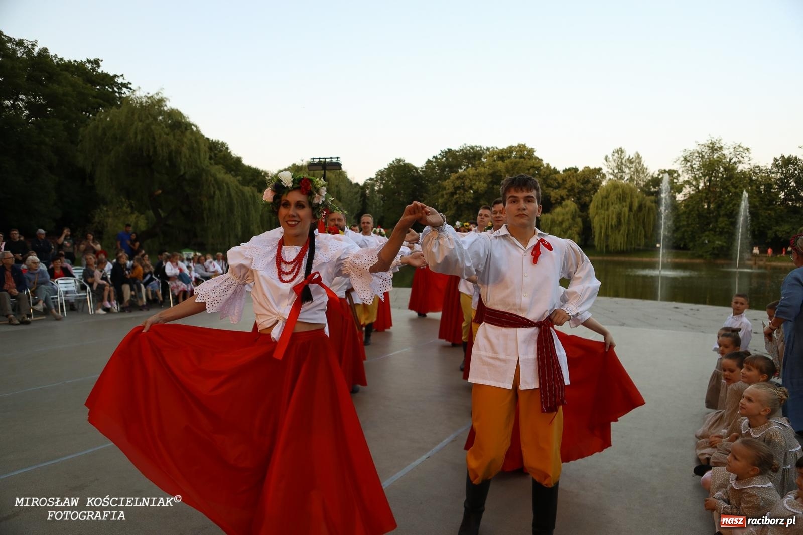 Zdjęcie w galerii na portalu naszraciborz.pl: Noc Świętojańska znów rozświetliła Park Roth - foto na bis! wiadomości z regionu