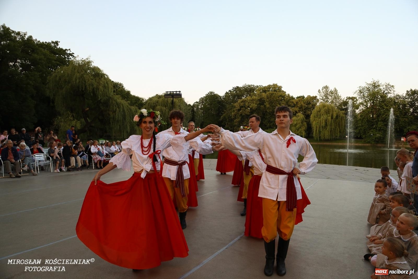 Zdjęcie w galerii na portalu naszraciborz.pl: Noc Świętojańska znów rozświetliła Park Roth - foto na bis! wiadomości z regionu