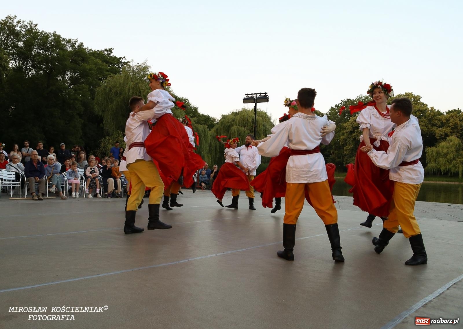 Zdjęcie w galerii na portalu naszraciborz.pl: Noc Świętojańska znów rozświetliła Park Roth - foto na bis! wiadomości z regionu