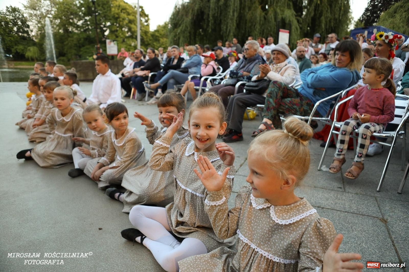 Zdjęcie w galerii na portalu naszraciborz.pl: Noc Świętojańska znów rozświetliła Park Roth - foto na bis! wiadomości z regionu