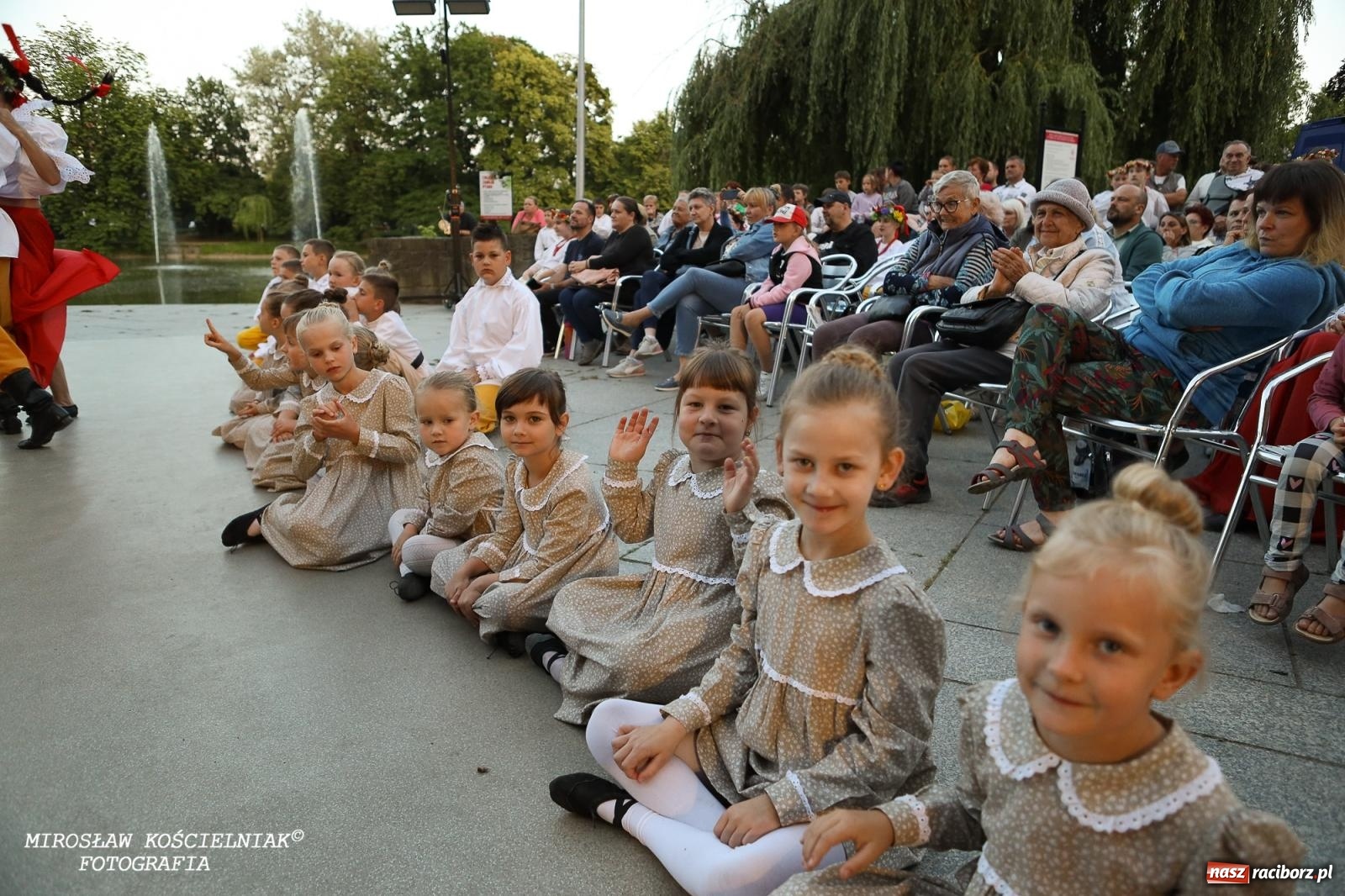 Zdjęcie w galerii na portalu naszraciborz.pl: Noc Świętojańska znów rozświetliła Park Roth - foto na bis! wiadomości z regionu