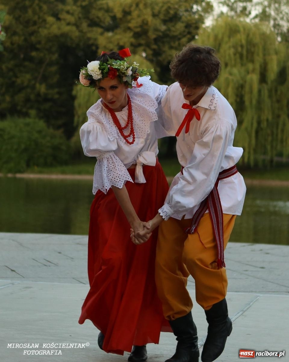 Zdjęcie w galerii na portalu naszraciborz.pl: Noc Świętojańska znów rozświetliła Park Roth - foto na bis! wiadomości z regionu