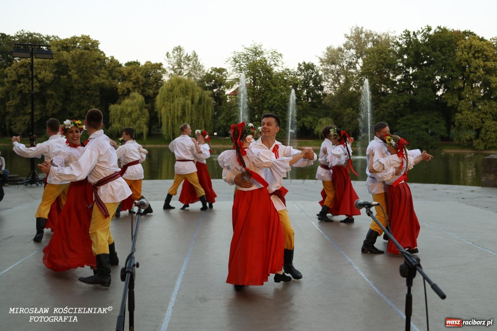 Zdjęcie w galerii na portalu naszraciborz.pl: Noc Świętojańska znów rozświetliła Park Roth - foto na bis! wiadomości z regionu