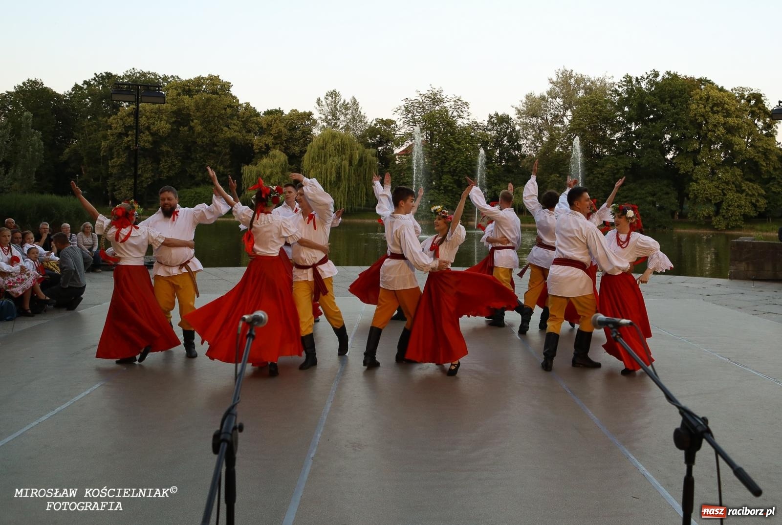 Zdjęcie w galerii na portalu naszraciborz.pl: Noc Świętojańska znów rozświetliła Park Roth - foto na bis! wiadomości z regionu