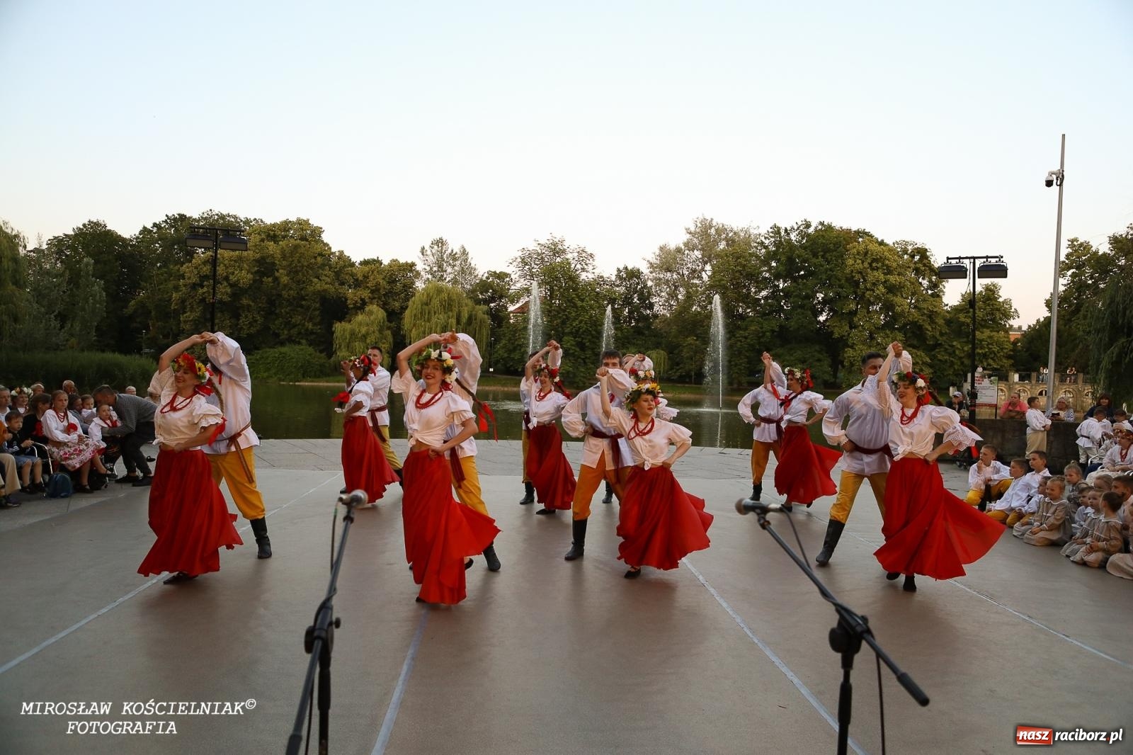 Zdjęcie w galerii na portalu naszraciborz.pl: Noc Świętojańska znów rozświetliła Park Roth - foto na bis! wiadomości z regionu