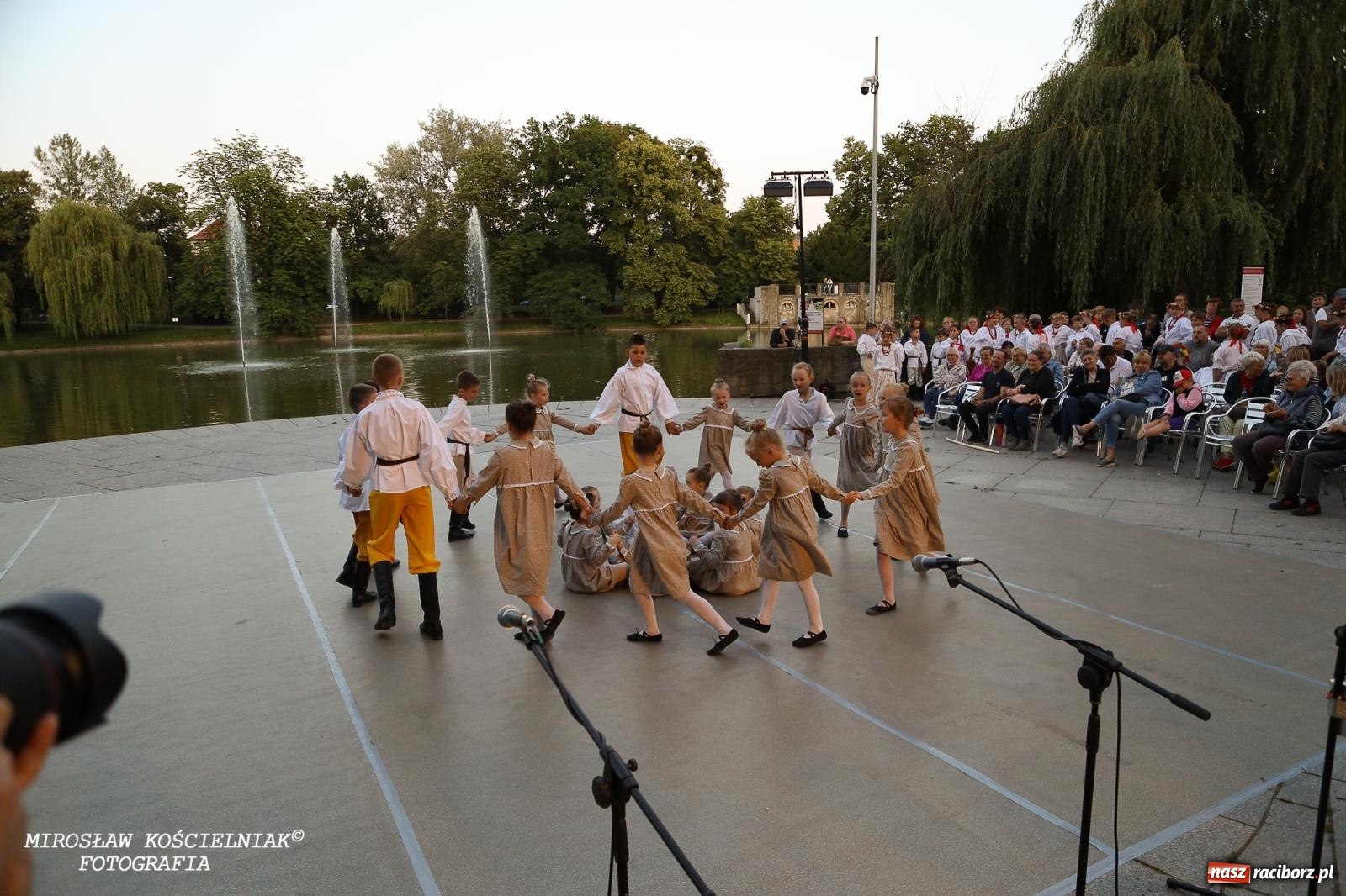 Zdjęcie w galerii na portalu naszraciborz.pl: Noc Świętojańska znów rozświetliła Park Roth - foto na bis! wiadomości z regionu