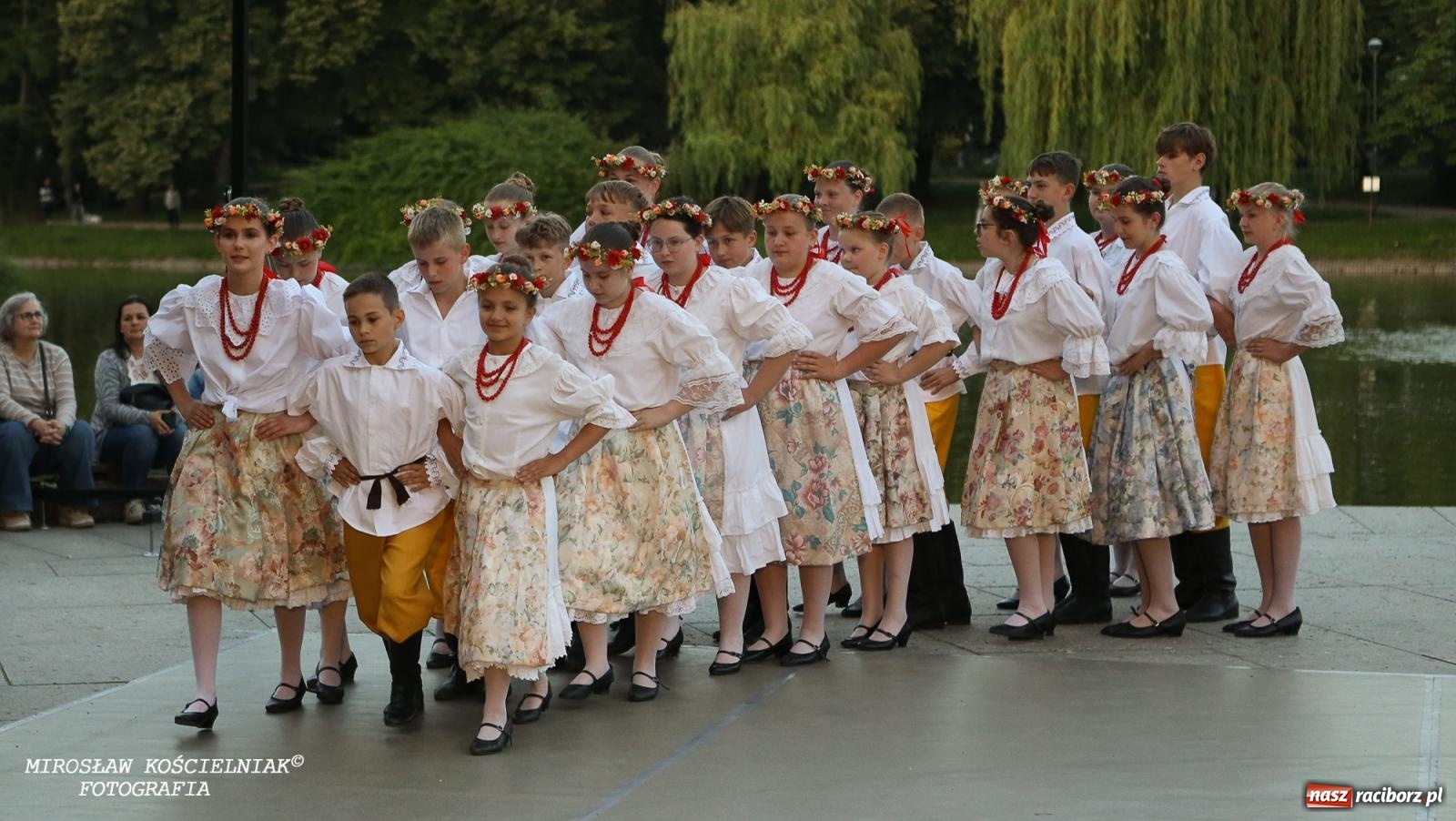 Zdjęcie w galerii na portalu naszraciborz.pl: Noc Świętojańska znów rozświetliła Park Roth - foto na bis! wiadomości z regionu