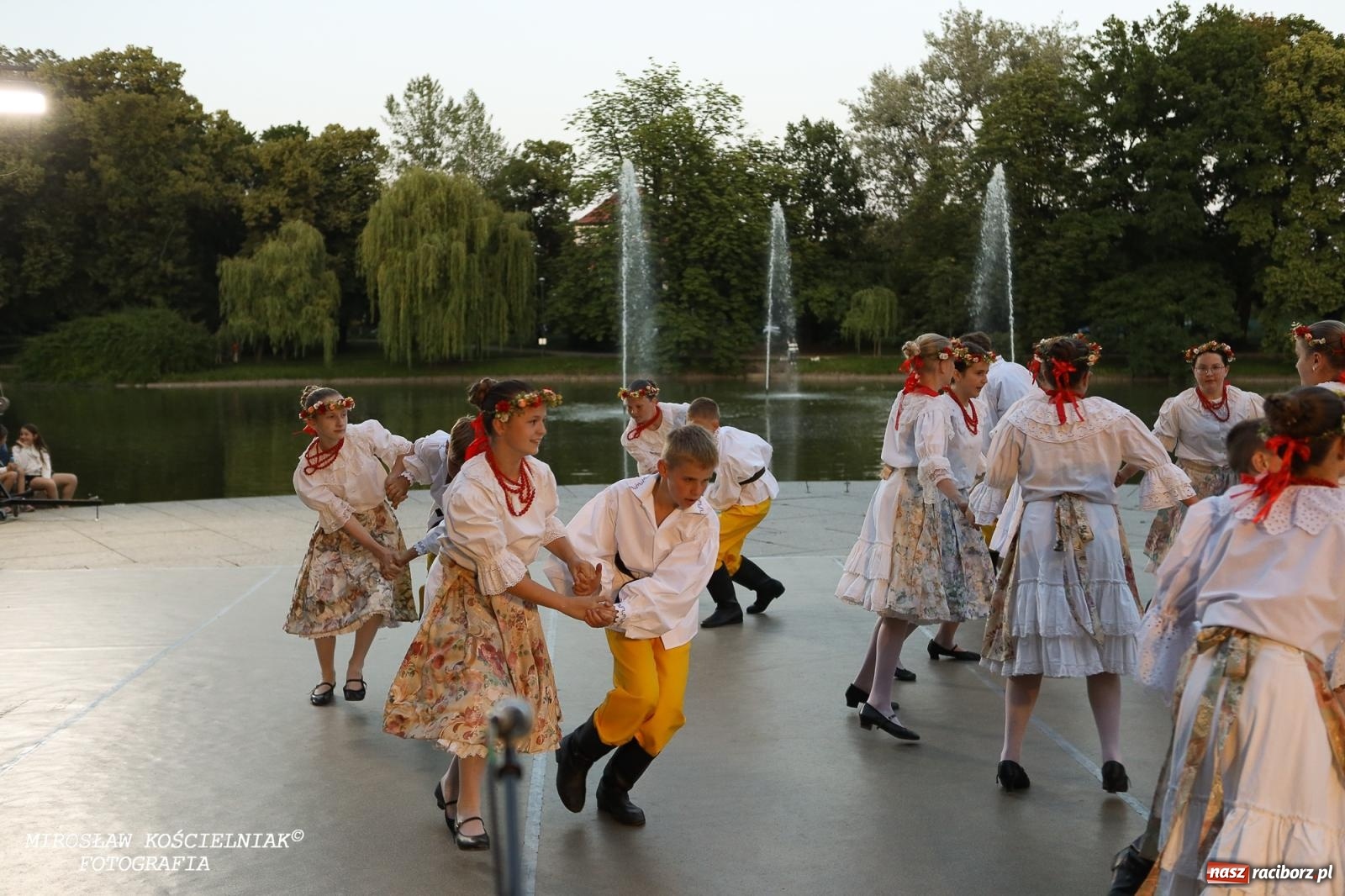 Zdjęcie w galerii na portalu naszraciborz.pl: Noc Świętojańska znów rozświetliła Park Roth - foto na bis! wiadomości z regionu