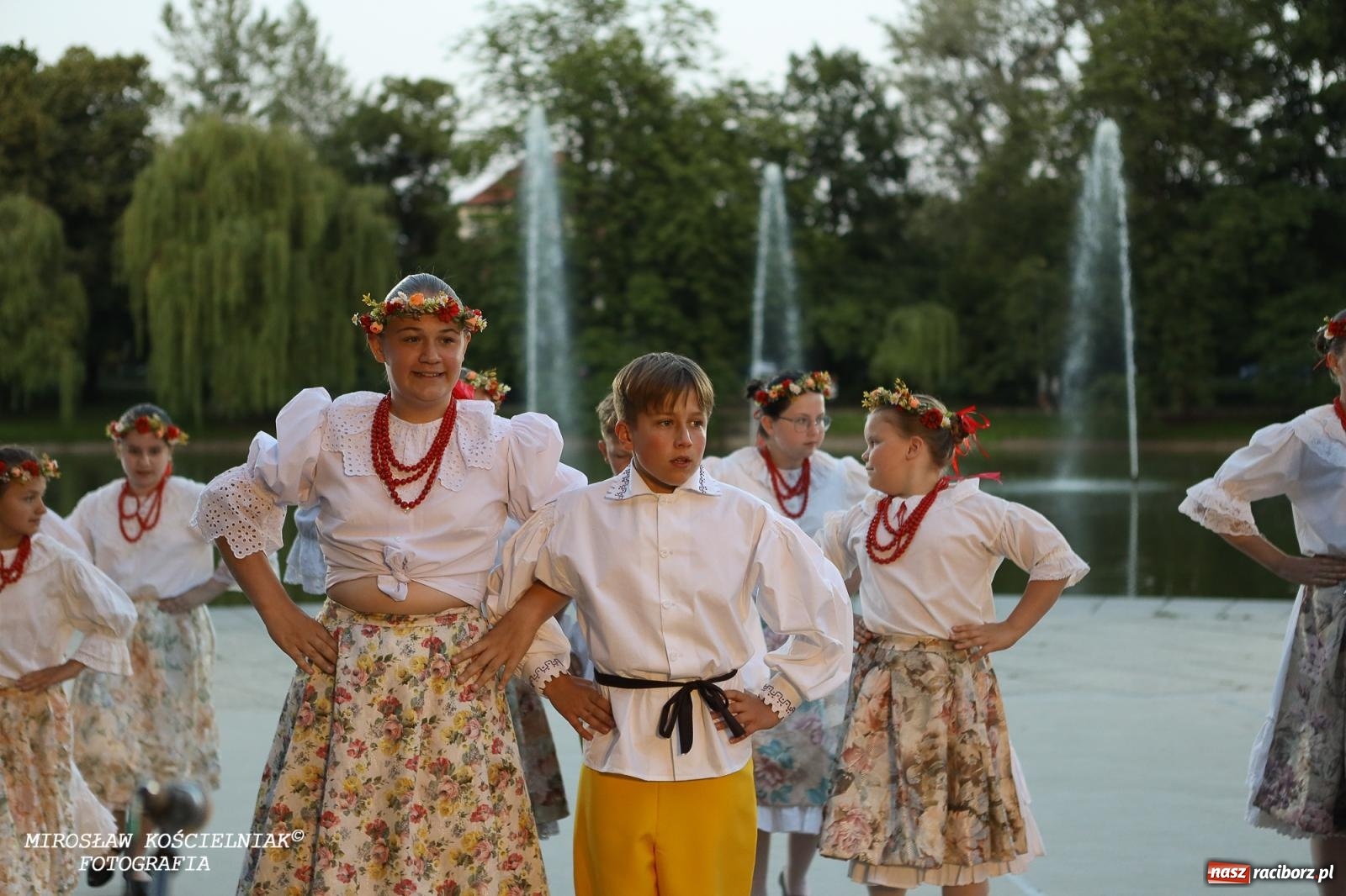 Zdjęcie w galerii na portalu naszraciborz.pl: Noc Świętojańska znów rozświetliła Park Roth - foto na bis! wiadomości z regionu