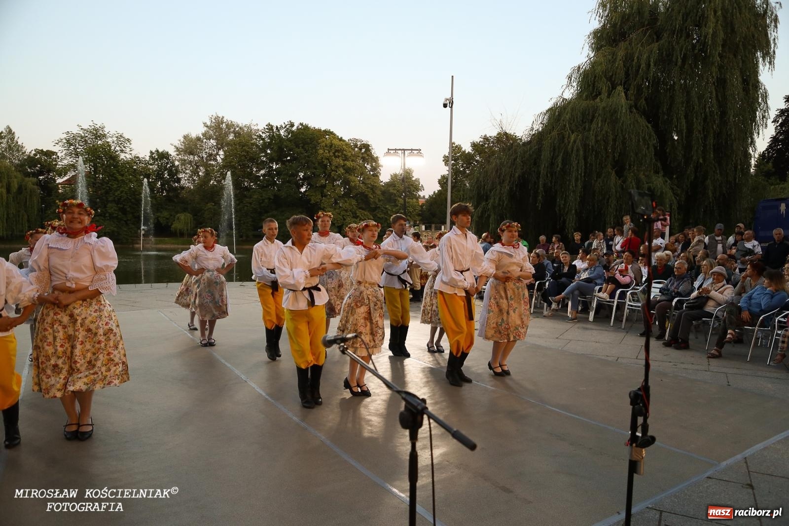 Zdjęcie w galerii na portalu naszraciborz.pl: Noc Świętojańska znów rozświetliła Park Roth - foto na bis! wiadomości z regionu