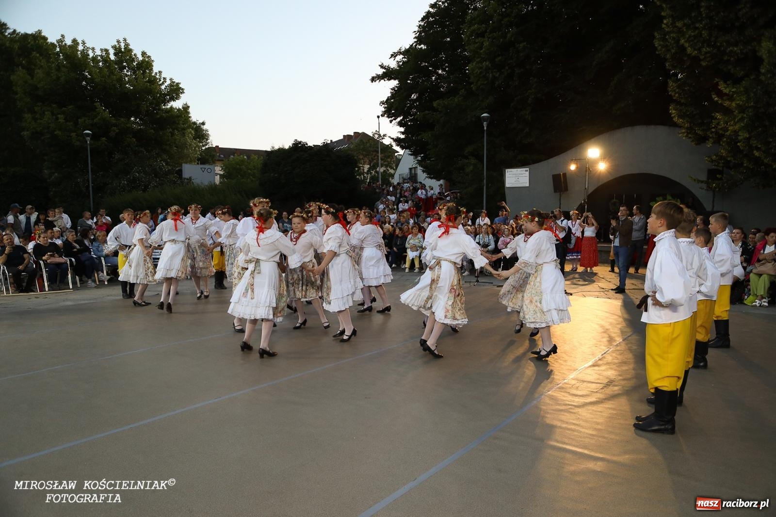 Zdjęcie w galerii na portalu naszraciborz.pl: Noc Świętojańska znów rozświetliła Park Roth - foto na bis! wiadomości z regionu