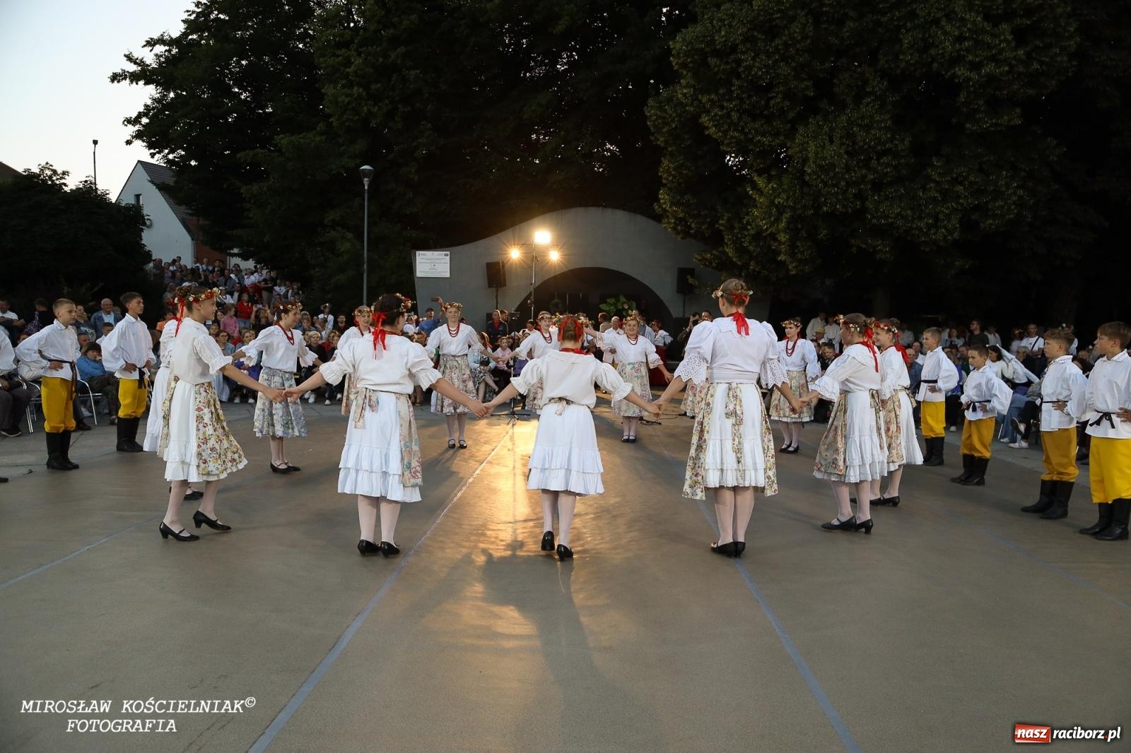 Zdjęcie w galerii na portalu naszraciborz.pl: Noc Świętojańska znów rozświetliła Park Roth - foto na bis! wiadomości z regionu