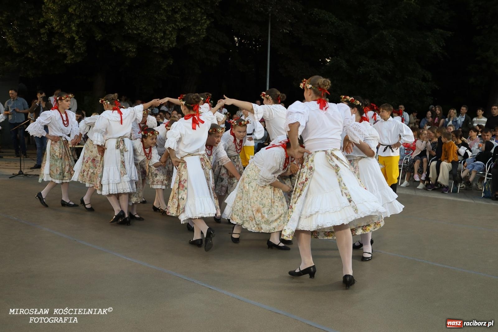 Zdjęcie w galerii na portalu naszraciborz.pl: Noc Świętojańska znów rozświetliła Park Roth - foto na bis! wiadomości z regionu