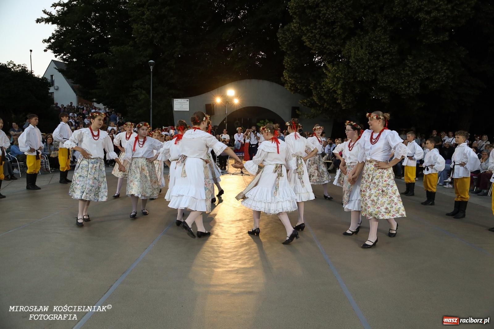 Zdjęcie w galerii na portalu naszraciborz.pl: Noc Świętojańska znów rozświetliła Park Roth - foto na bis! wiadomości z regionu