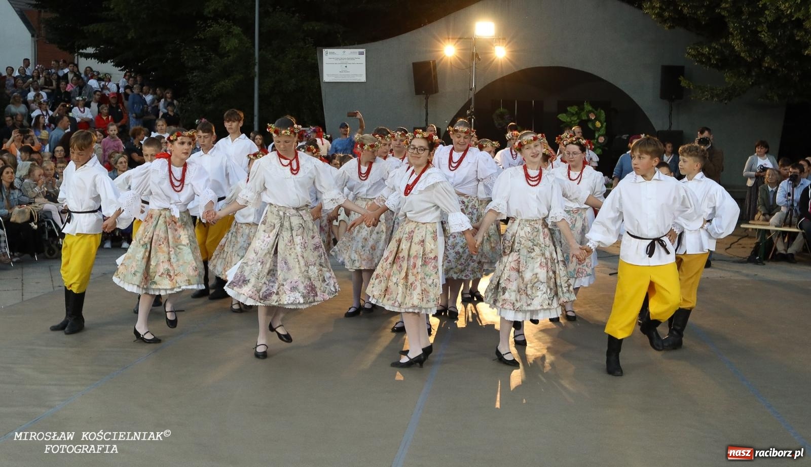 Zdjęcie w galerii na portalu naszraciborz.pl: Noc Świętojańska znów rozświetliła Park Roth - foto na bis! wiadomości z regionu