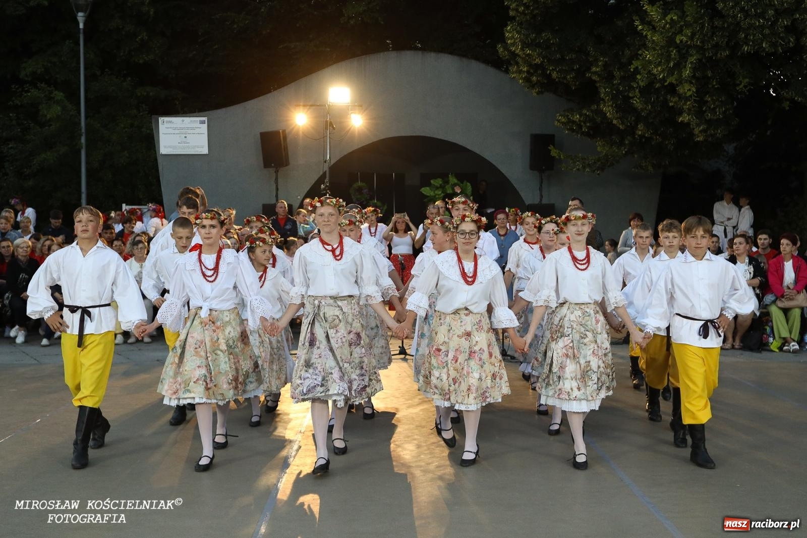 Zdjęcie w galerii na portalu naszraciborz.pl: Noc Świętojańska znów rozświetliła Park Roth - foto na bis! wiadomości z regionu