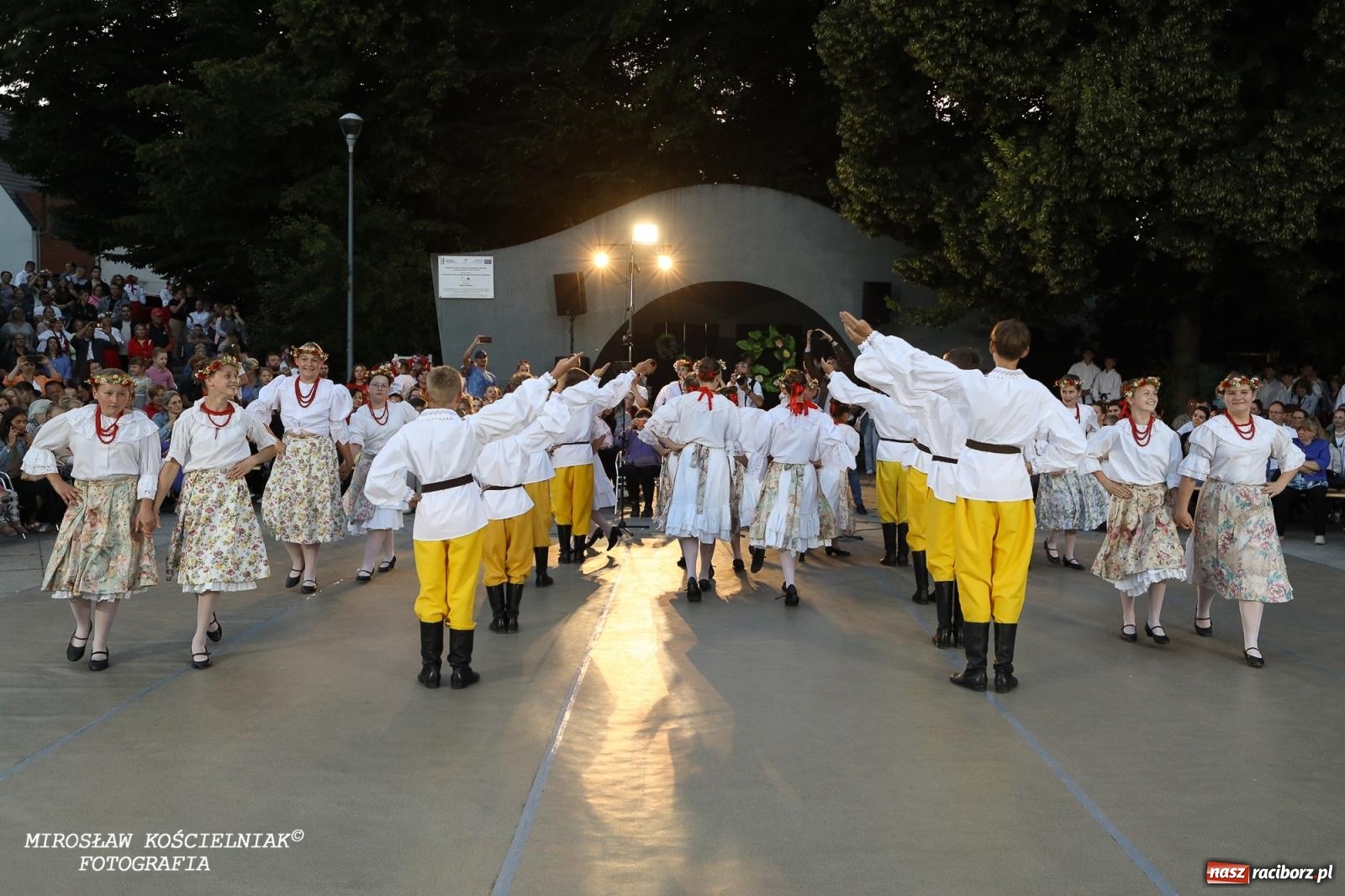 Zdjęcie w galerii na portalu naszraciborz.pl: Noc Świętojańska znów rozświetliła Park Roth - foto na bis! wiadomości z regionu