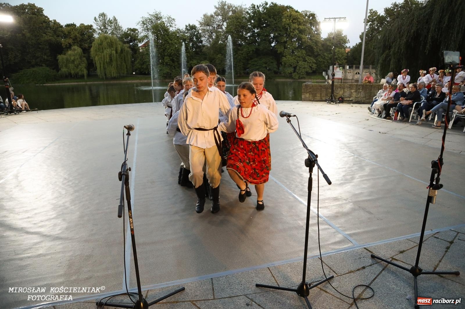 Zdjęcie w galerii na portalu naszraciborz.pl: Noc Świętojańska znów rozświetliła Park Roth - foto na bis! wiadomości z regionu