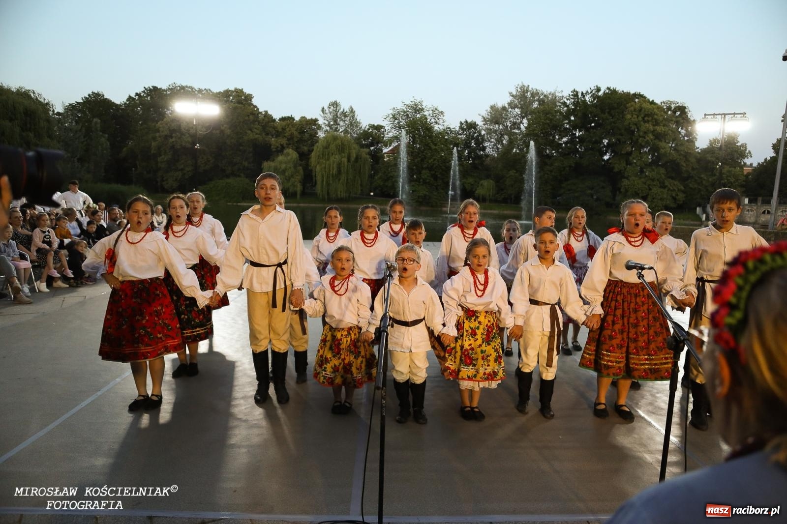 Zdjęcie w galerii na portalu naszraciborz.pl: Noc Świętojańska znów rozświetliła Park Roth - foto na bis! wiadomości z regionu