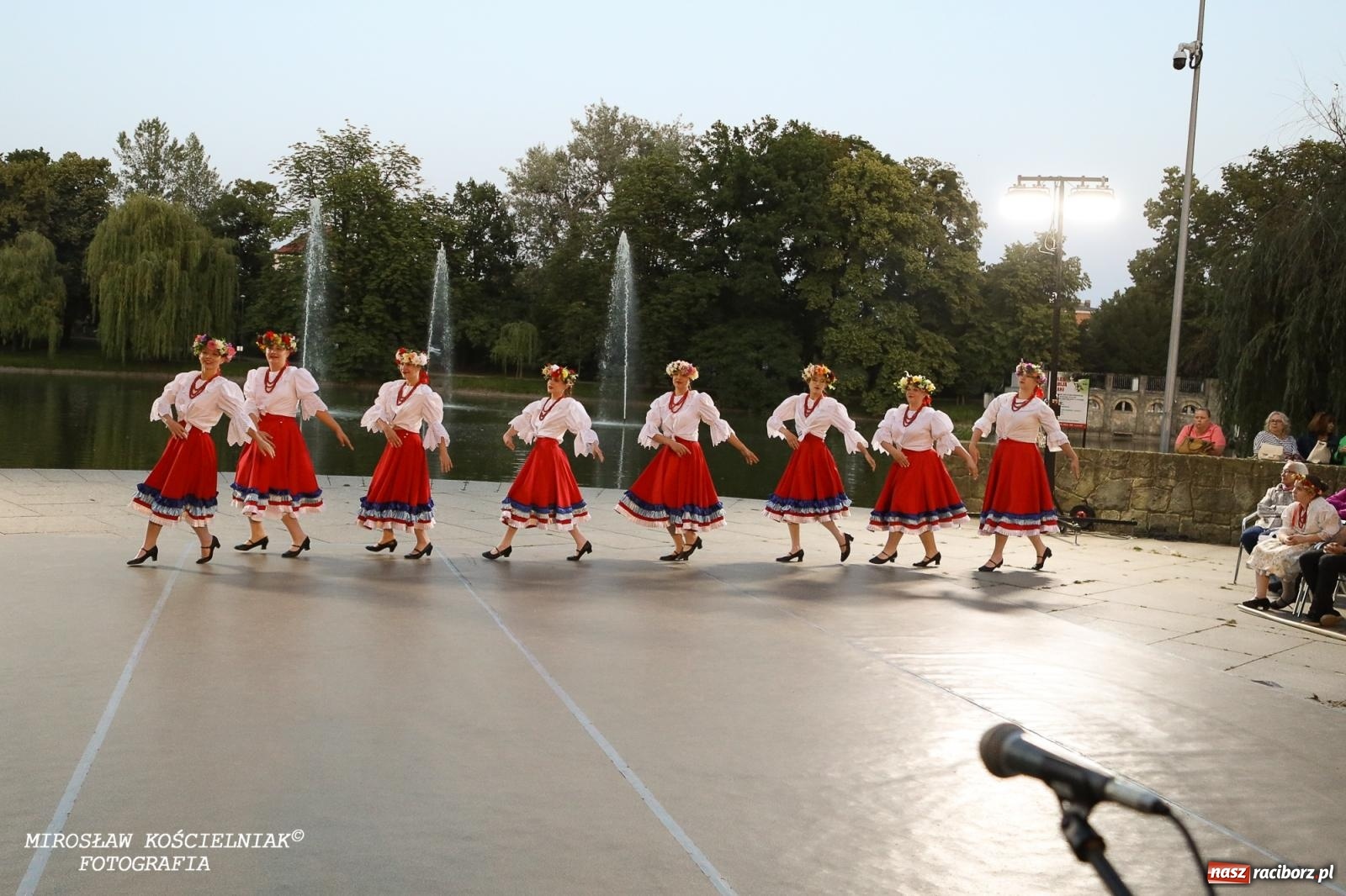 Zdjęcie w galerii na portalu naszraciborz.pl: Noc Świętojańska znów rozświetliła Park Roth - foto na bis! wiadomości z regionu