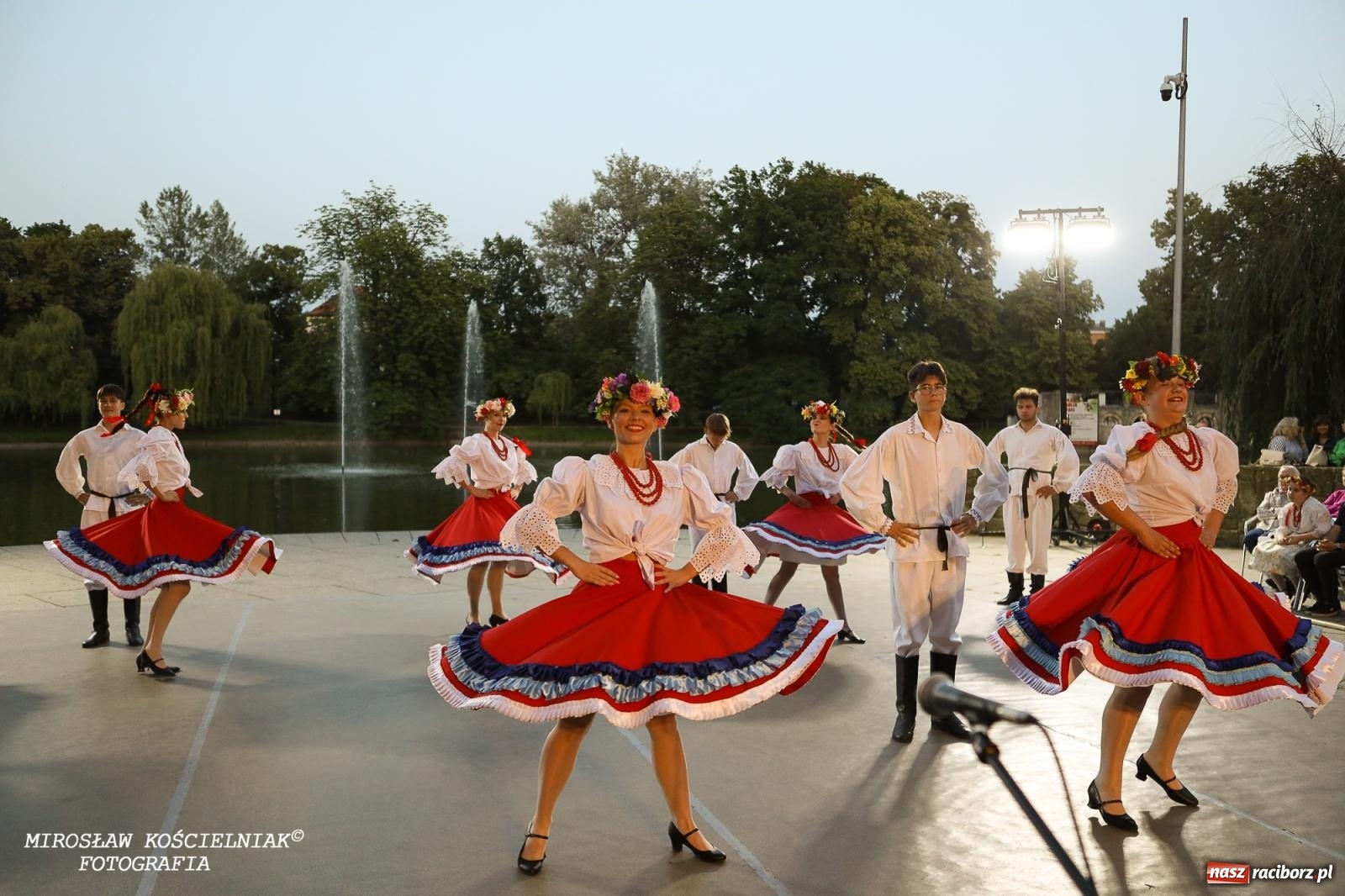 Zdjęcie w galerii na portalu naszraciborz.pl: Noc Świętojańska znów rozświetliła Park Roth - foto na bis! wiadomości z regionu