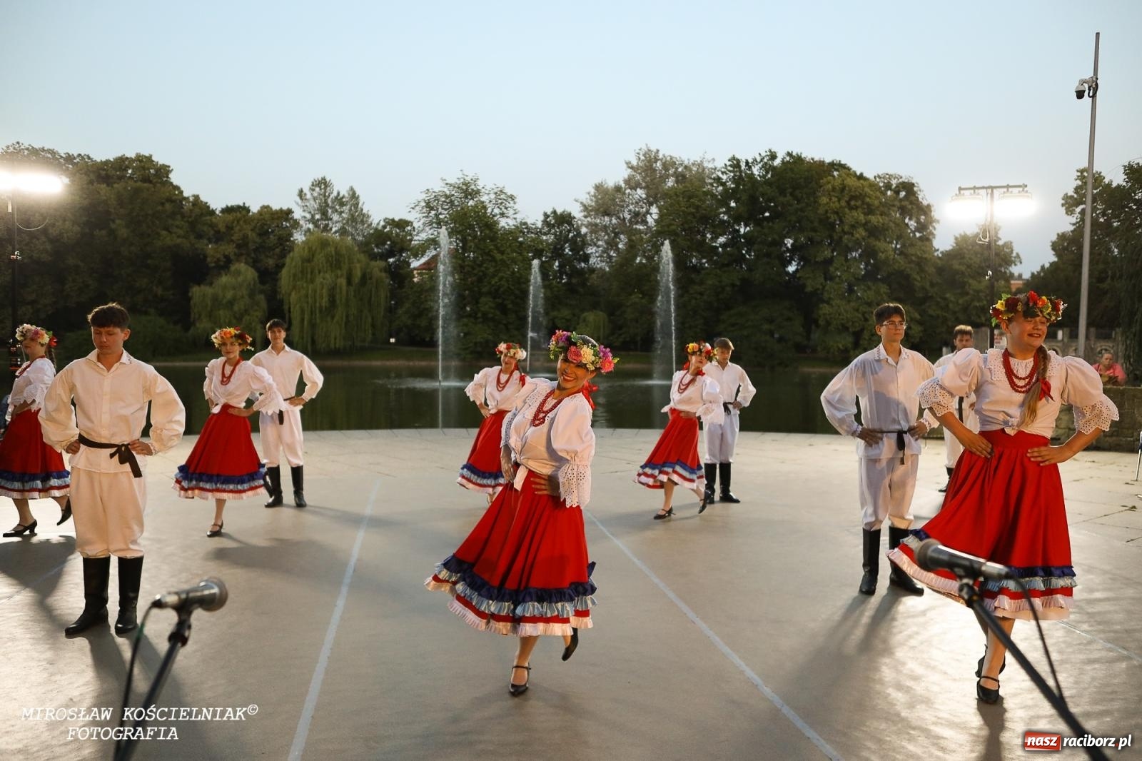 Zdjęcie w galerii na portalu naszraciborz.pl: Noc Świętojańska znów rozświetliła Park Roth - foto na bis! wiadomości z regionu