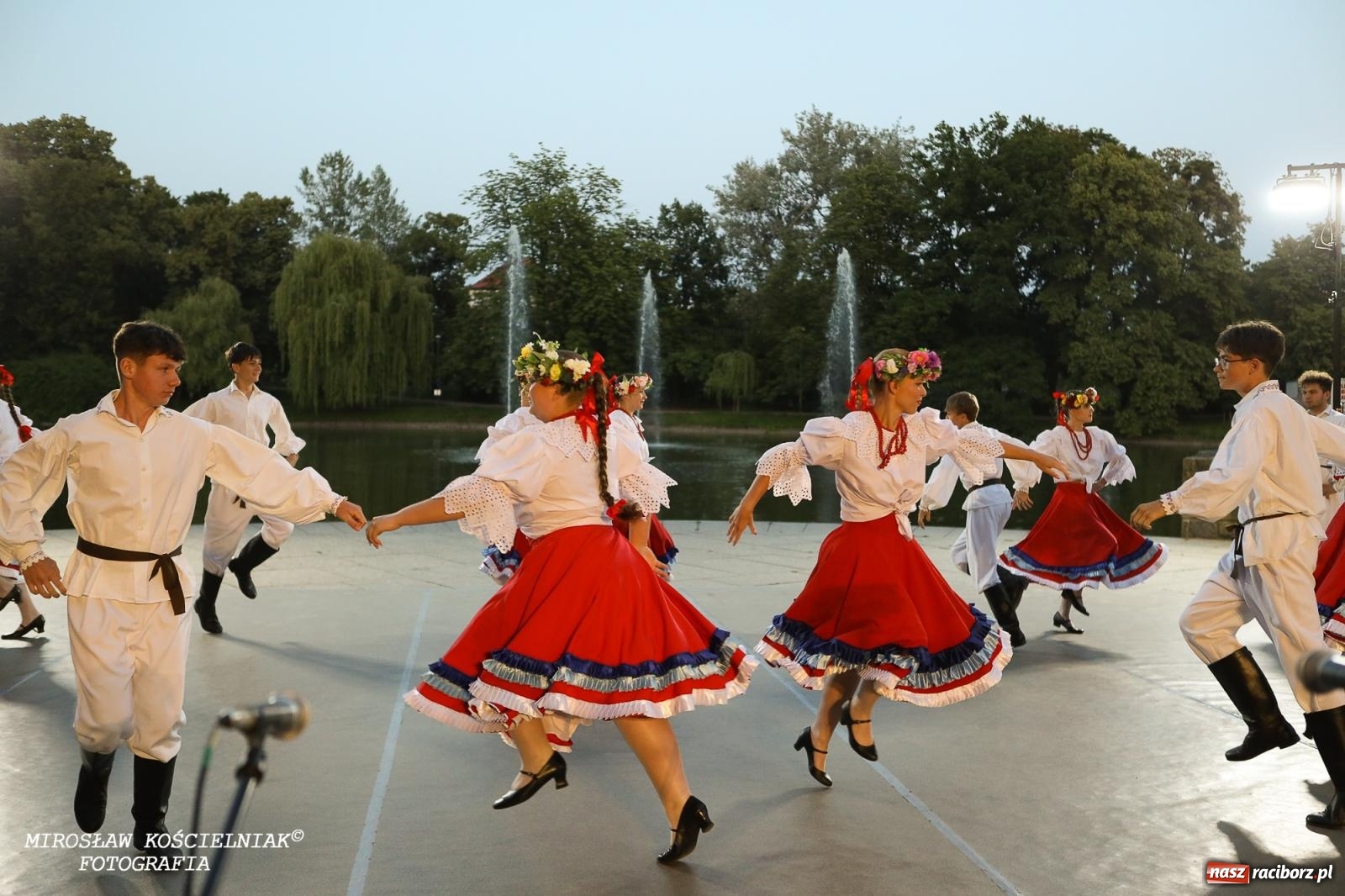 Zdjęcie w galerii na portalu naszraciborz.pl: Noc Świętojańska znów rozświetliła Park Roth - foto na bis! wiadomości z regionu