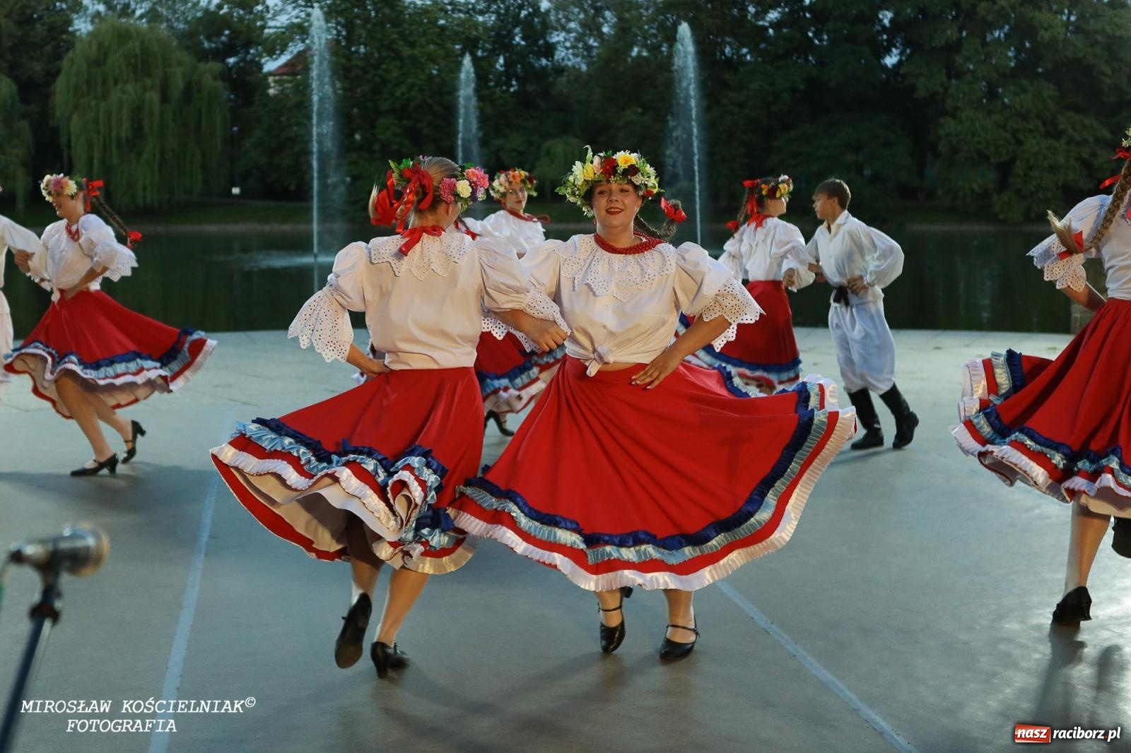 Zdjęcie w galerii na portalu naszraciborz.pl: Noc Świętojańska znów rozświetliła Park Roth - foto na bis! wiadomości z regionu