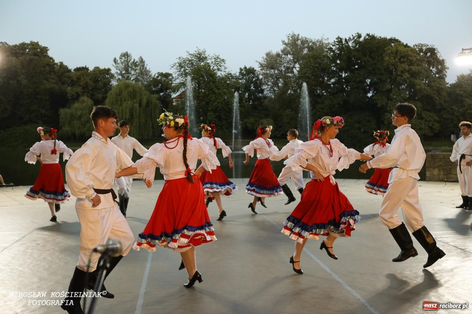 Zdjęcie w galerii na portalu naszraciborz.pl: Noc Świętojańska znów rozświetliła Park Roth - foto na bis! wiadomości z regionu