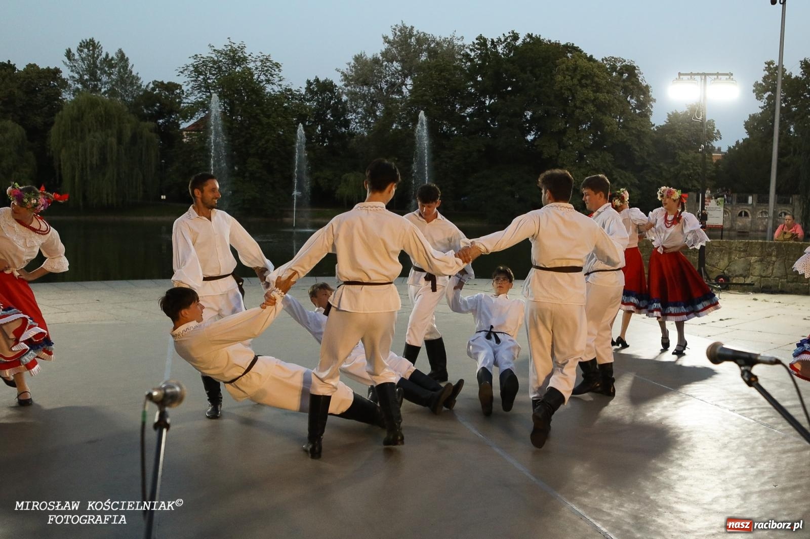 Zdjęcie w galerii na portalu naszraciborz.pl: Noc Świętojańska znów rozświetliła Park Roth - foto na bis! wiadomości z regionu