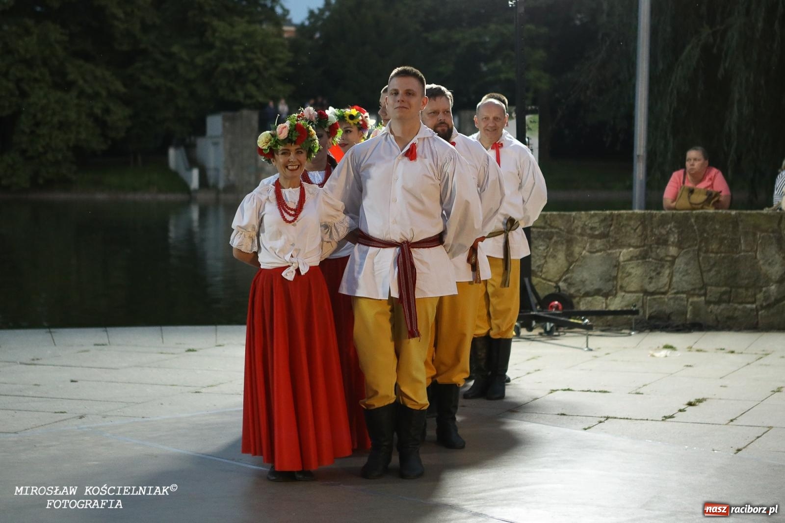 Zdjęcie w galerii na portalu naszraciborz.pl: Noc Świętojańska znów rozświetliła Park Roth - foto na bis! wiadomości z regionu