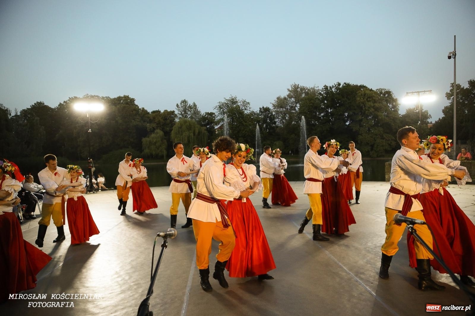 Zdjęcie w galerii na portalu naszraciborz.pl: Noc Świętojańska znów rozświetliła Park Roth - foto na bis! wiadomości z regionu