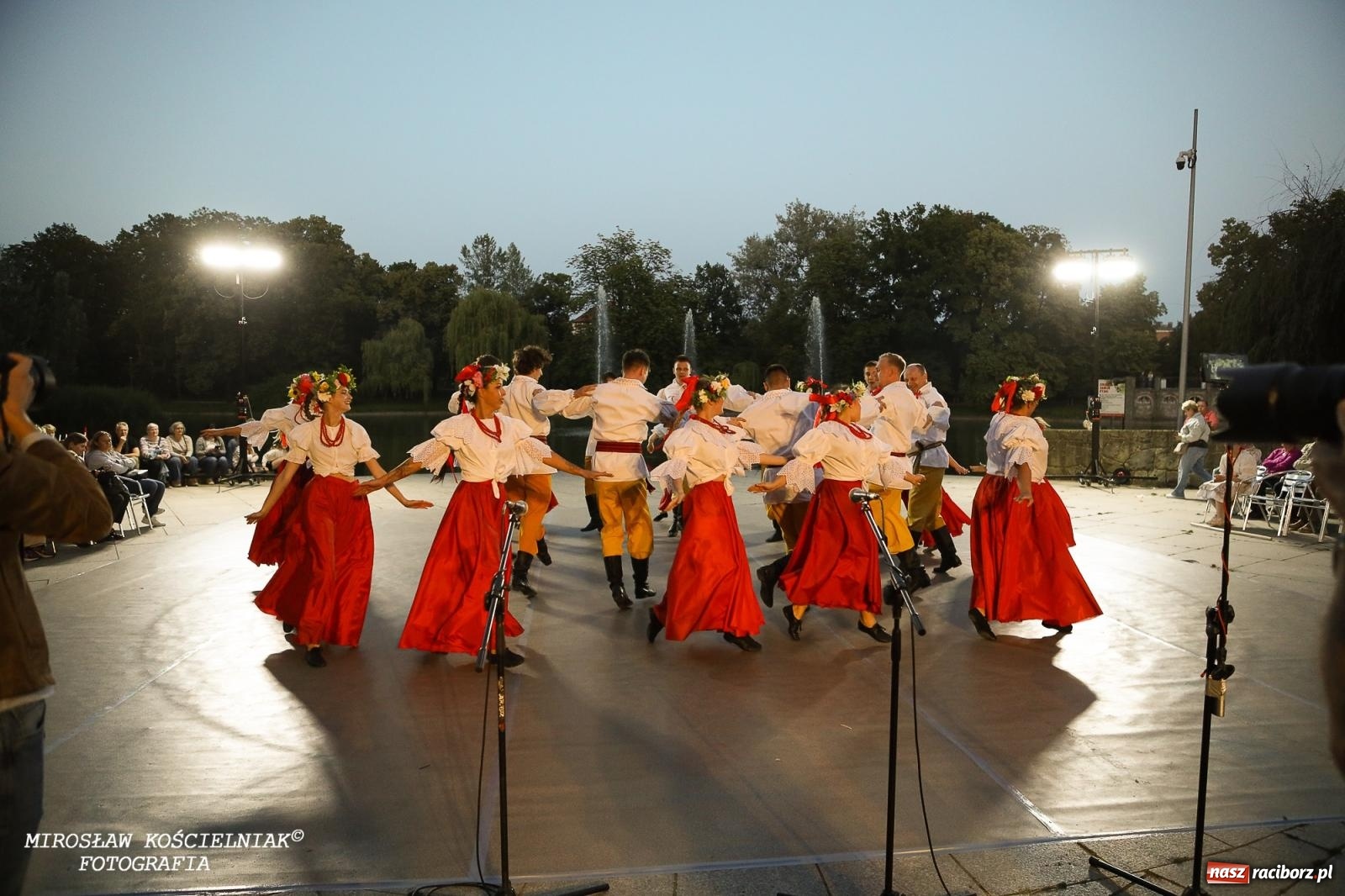 Zdjęcie w galerii na portalu naszraciborz.pl: Noc Świętojańska znów rozświetliła Park Roth - foto na bis! wiadomości z regionu