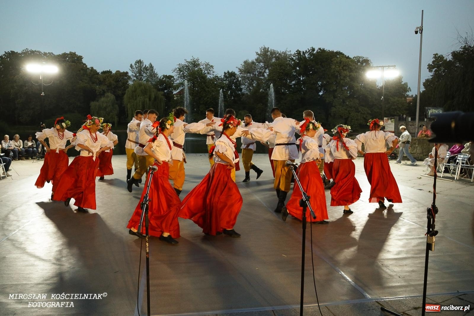 Zdjęcie w galerii na portalu naszraciborz.pl: Noc Świętojańska znów rozświetliła Park Roth - foto na bis! wiadomości z regionu