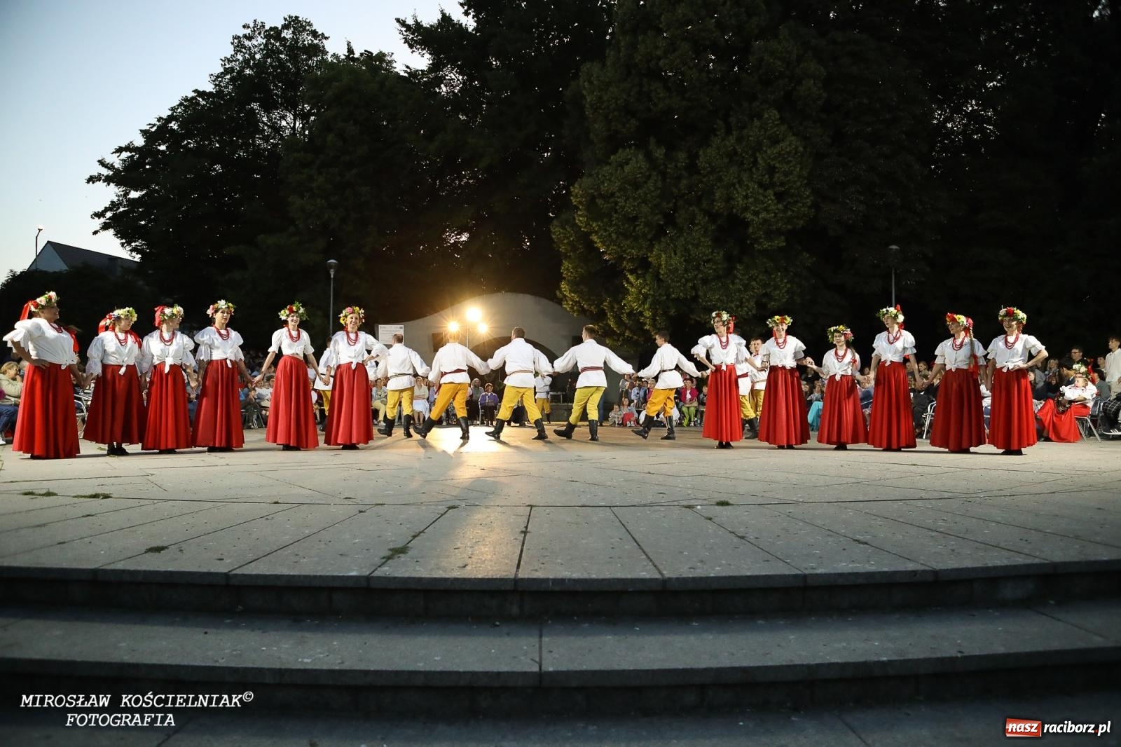 Zdjęcie w galerii na portalu naszraciborz.pl: Noc Świętojańska znów rozświetliła Park Roth - foto na bis! wiadomości z regionu