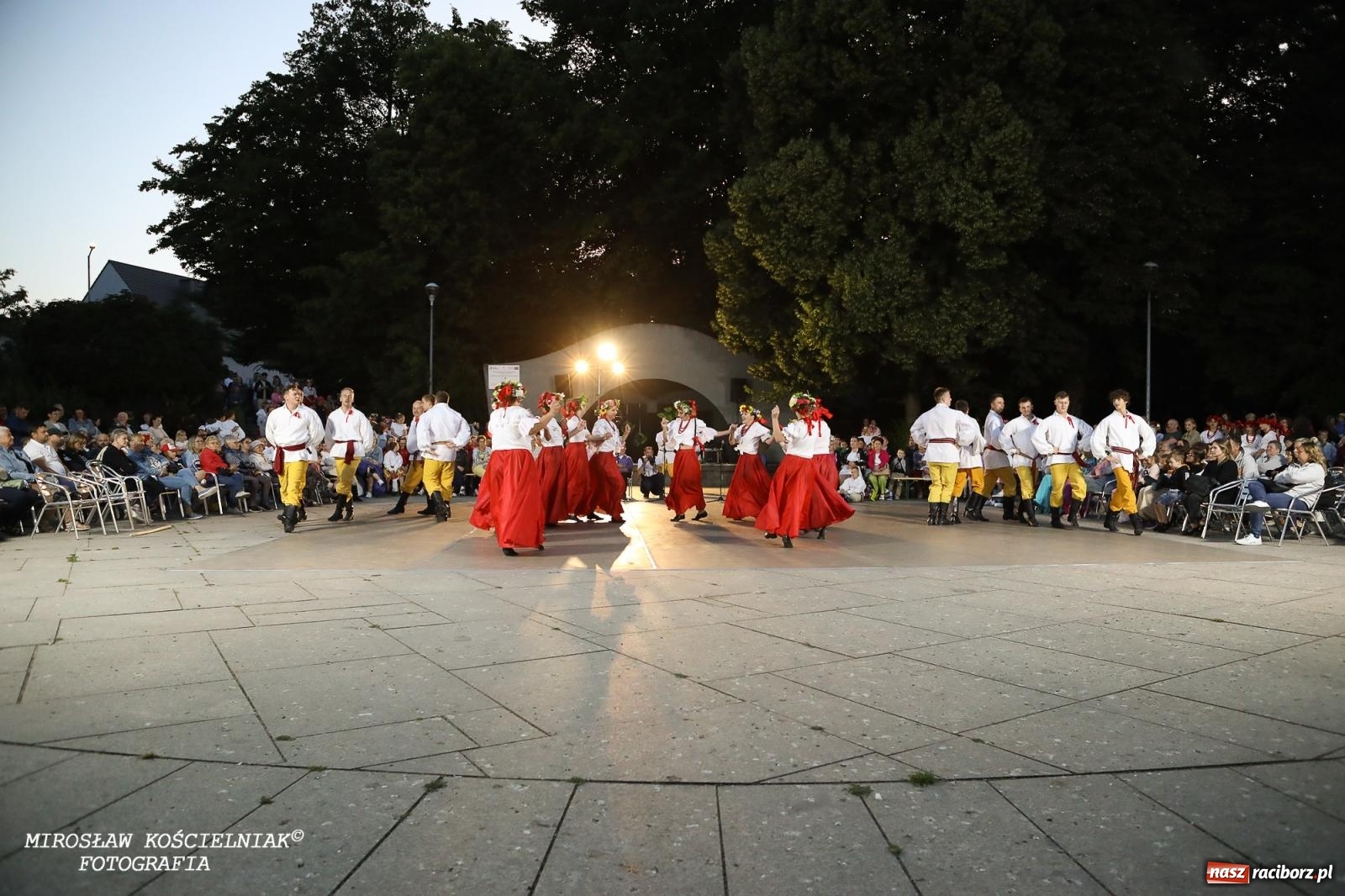 Zdjęcie w galerii na portalu naszraciborz.pl: Noc Świętojańska znów rozświetliła Park Roth - foto na bis! wiadomości z regionu