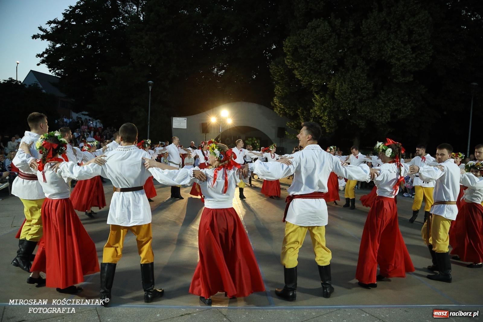 Zdjęcie w galerii na portalu naszraciborz.pl: Noc Świętojańska znów rozświetliła Park Roth - foto na bis! wiadomości z regionu