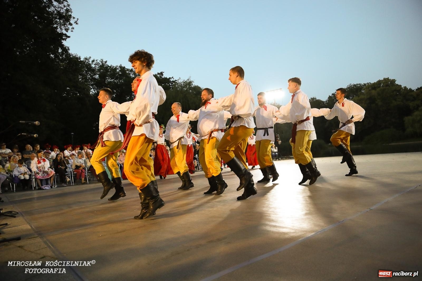 Zdjęcie w galerii na portalu naszraciborz.pl: Noc Świętojańska znów rozświetliła Park Roth - foto na bis! wiadomości z regionu