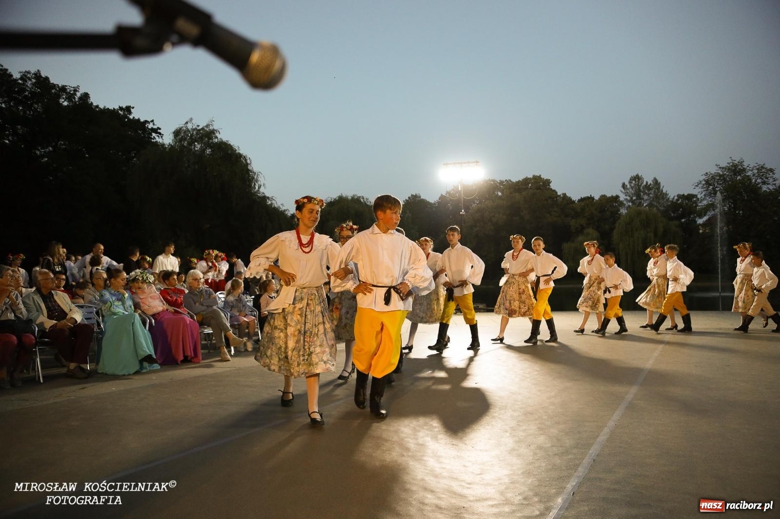 Zdjęcie w galerii na portalu naszraciborz.pl: Noc Świętojańska znów rozświetliła Park Roth - foto na bis! wiadomości z regionu
