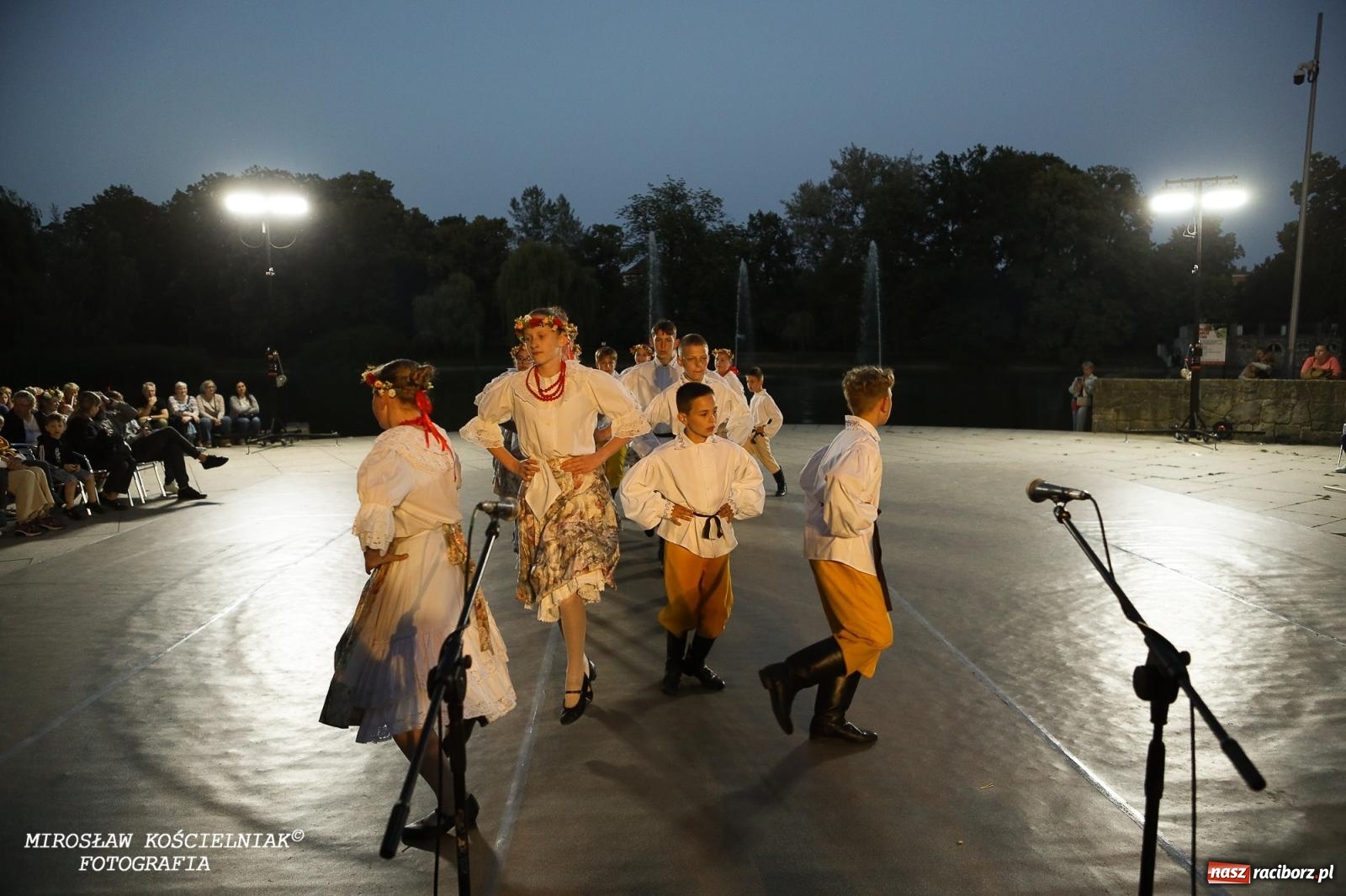 Zdjęcie w galerii na portalu naszraciborz.pl: Noc Świętojańska znów rozświetliła Park Roth - foto na bis! wiadomości z regionu