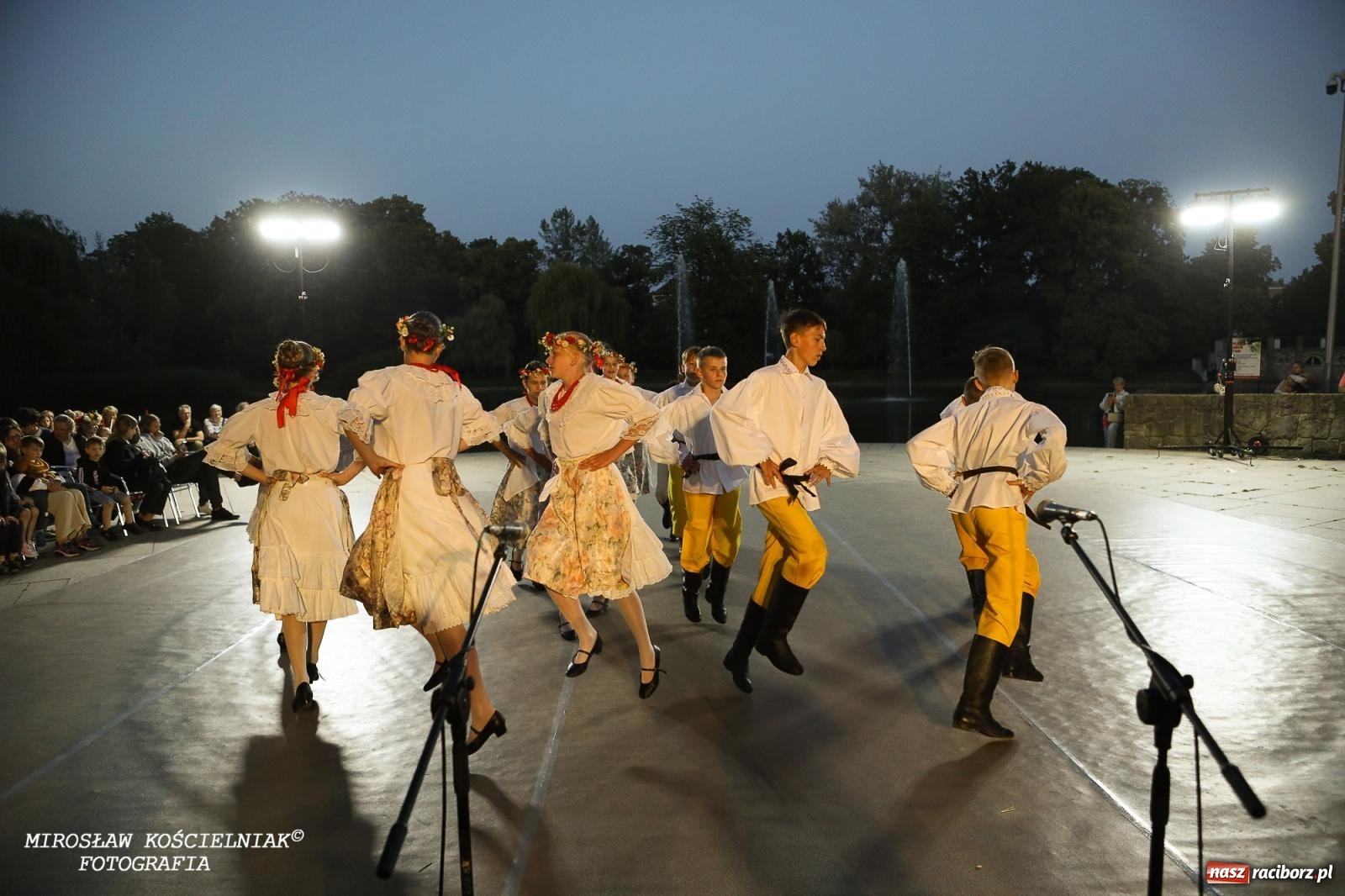 Zdjęcie w galerii na portalu naszraciborz.pl: Noc Świętojańska znów rozświetliła Park Roth - foto na bis! wiadomości z regionu