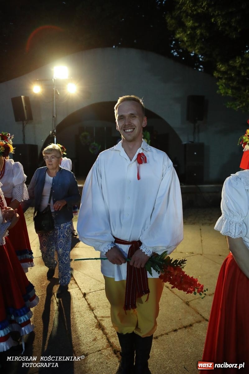 Zdjęcie w galerii na portalu naszraciborz.pl: Noc Świętojańska znów rozświetliła Park Roth - foto na bis! wiadomości z regionu