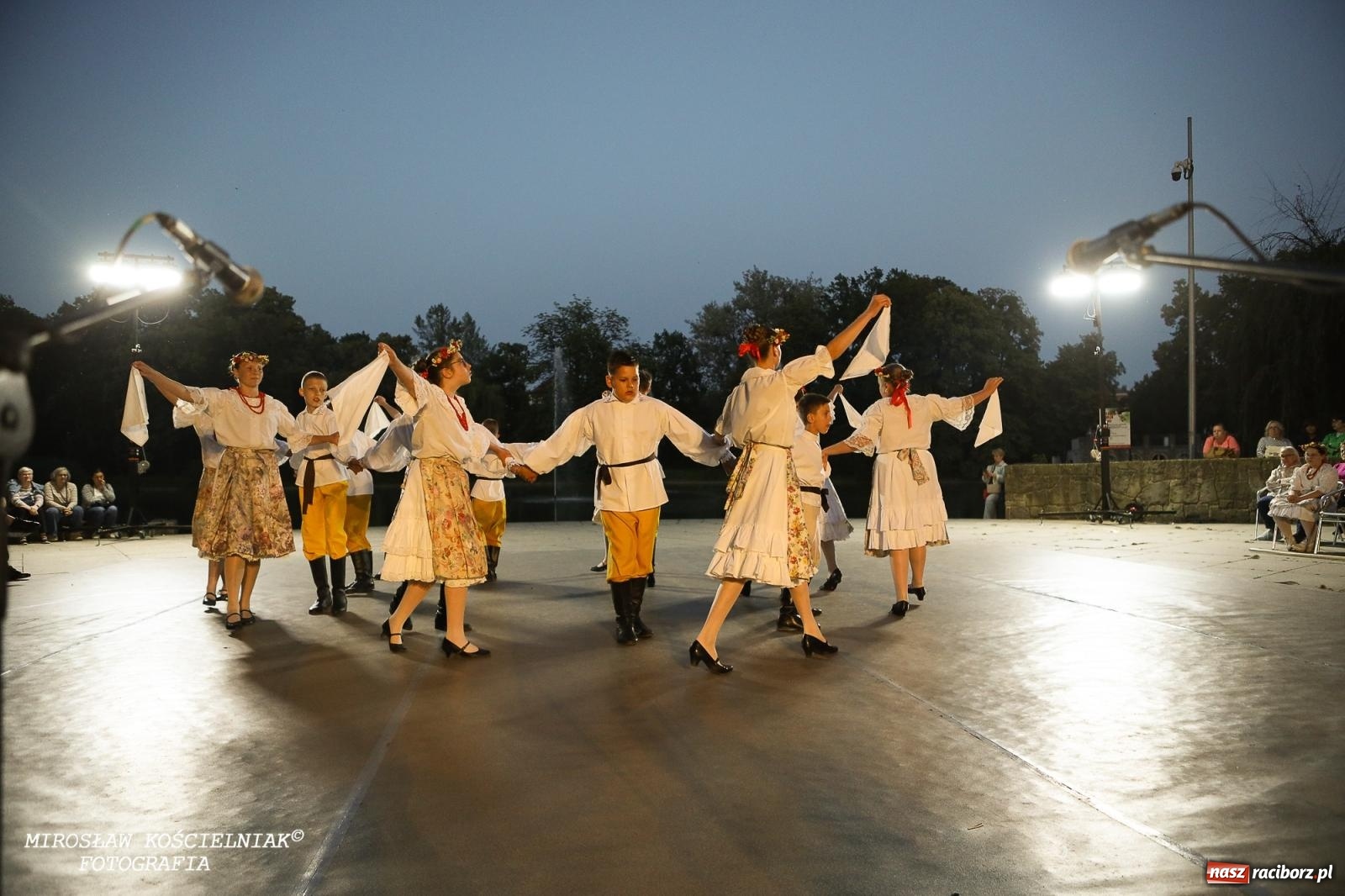 Zdjęcie w galerii na portalu naszraciborz.pl: Noc Świętojańska znów rozświetliła Park Roth - foto na bis! wiadomości z regionu