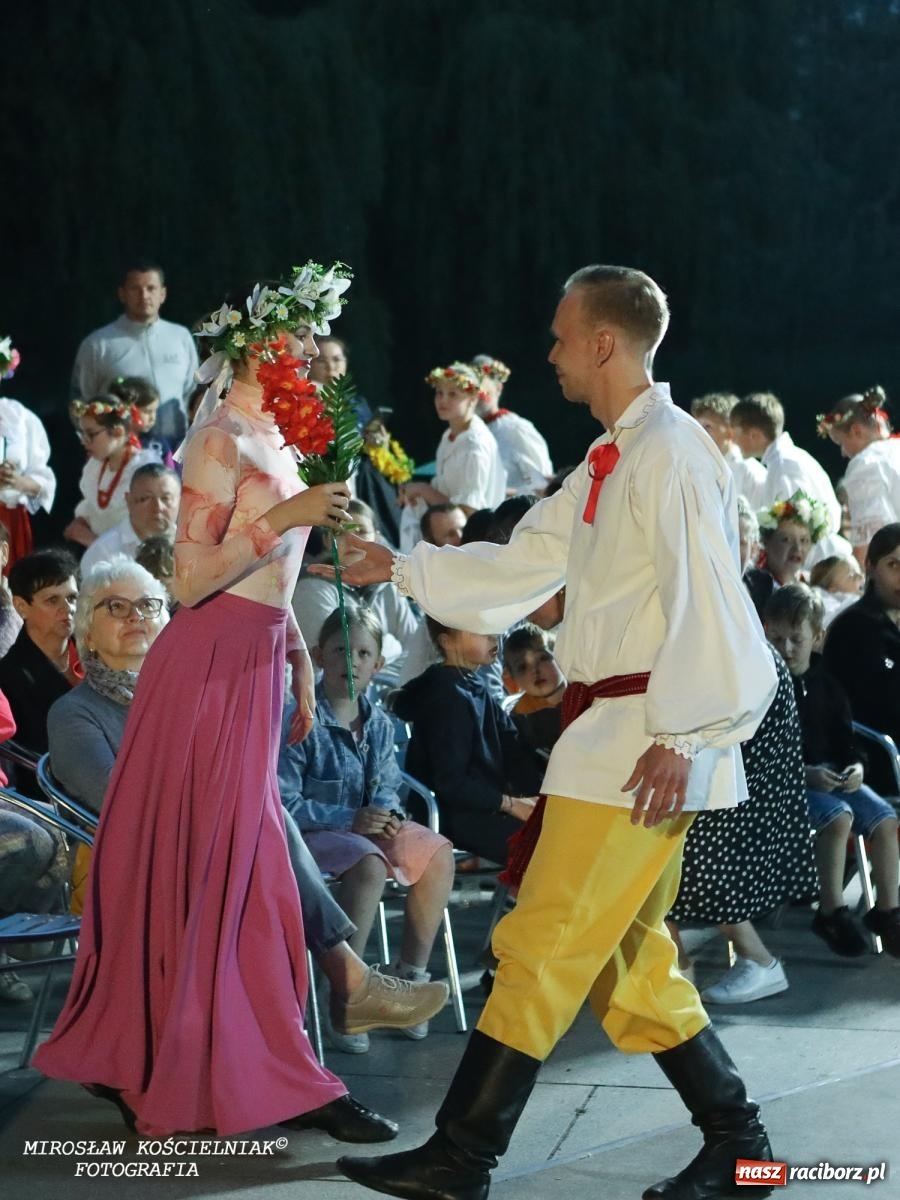 Zdjęcie w galerii na portalu naszraciborz.pl: Noc Świętojańska znów rozświetliła Park Roth - foto na bis! wiadomości z regionu