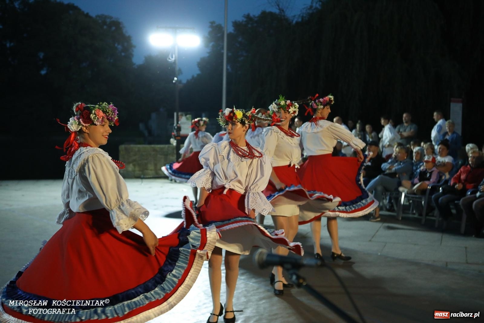 Zdjęcie w galerii na portalu naszraciborz.pl: Noc Świętojańska znów rozświetliła Park Roth - foto na bis! wiadomości z regionu